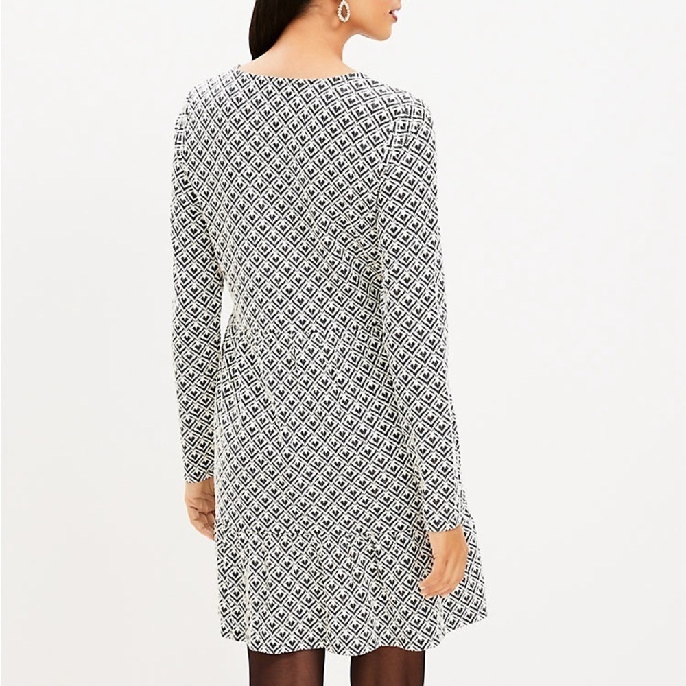 NWT‎ Loft Jacquard Button Flounce Swing Mini Dress Black White Size Medium - Picture 2 of 11